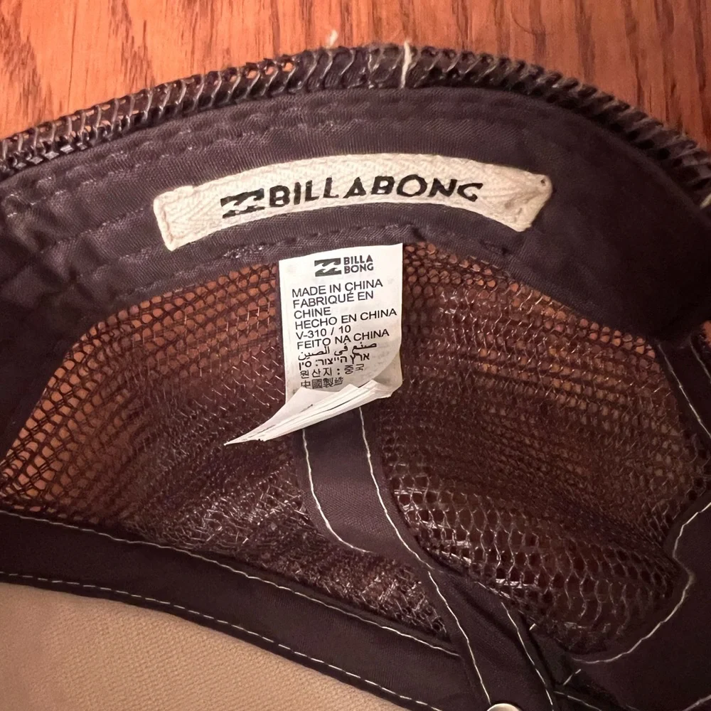 Billabong California Love Bear Trucker Hat Snapback Charcoal Gray & Cream